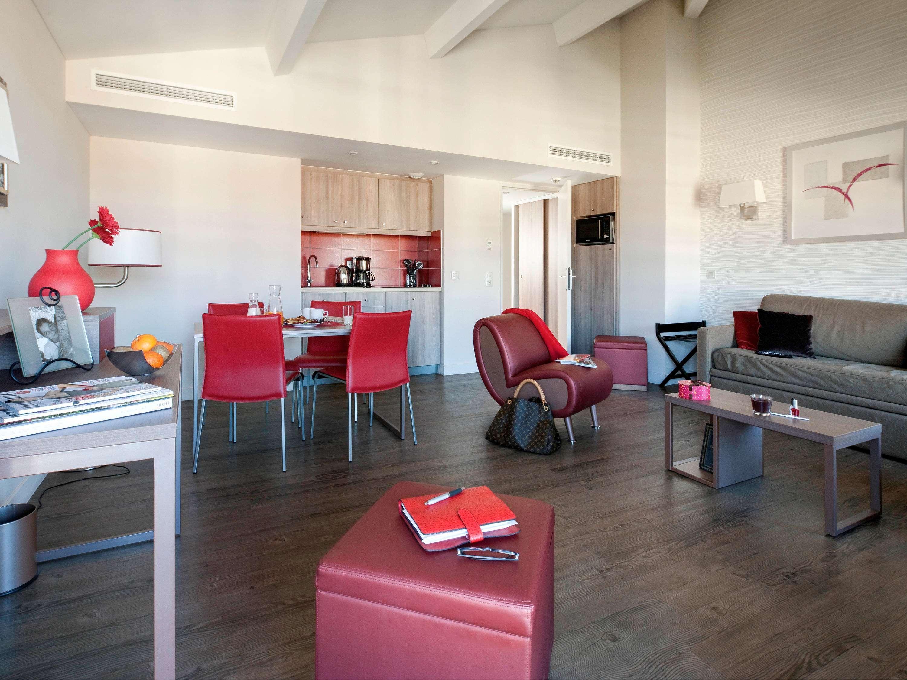 Adagio Centre Apartahotel 4*