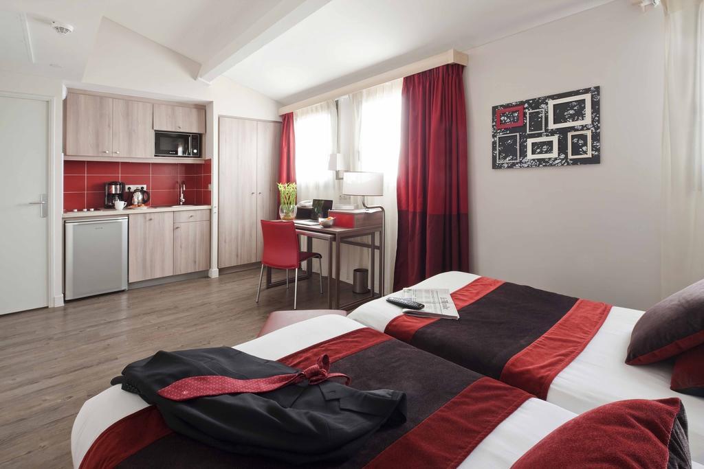 Adagio Centre Apartahotel 4*